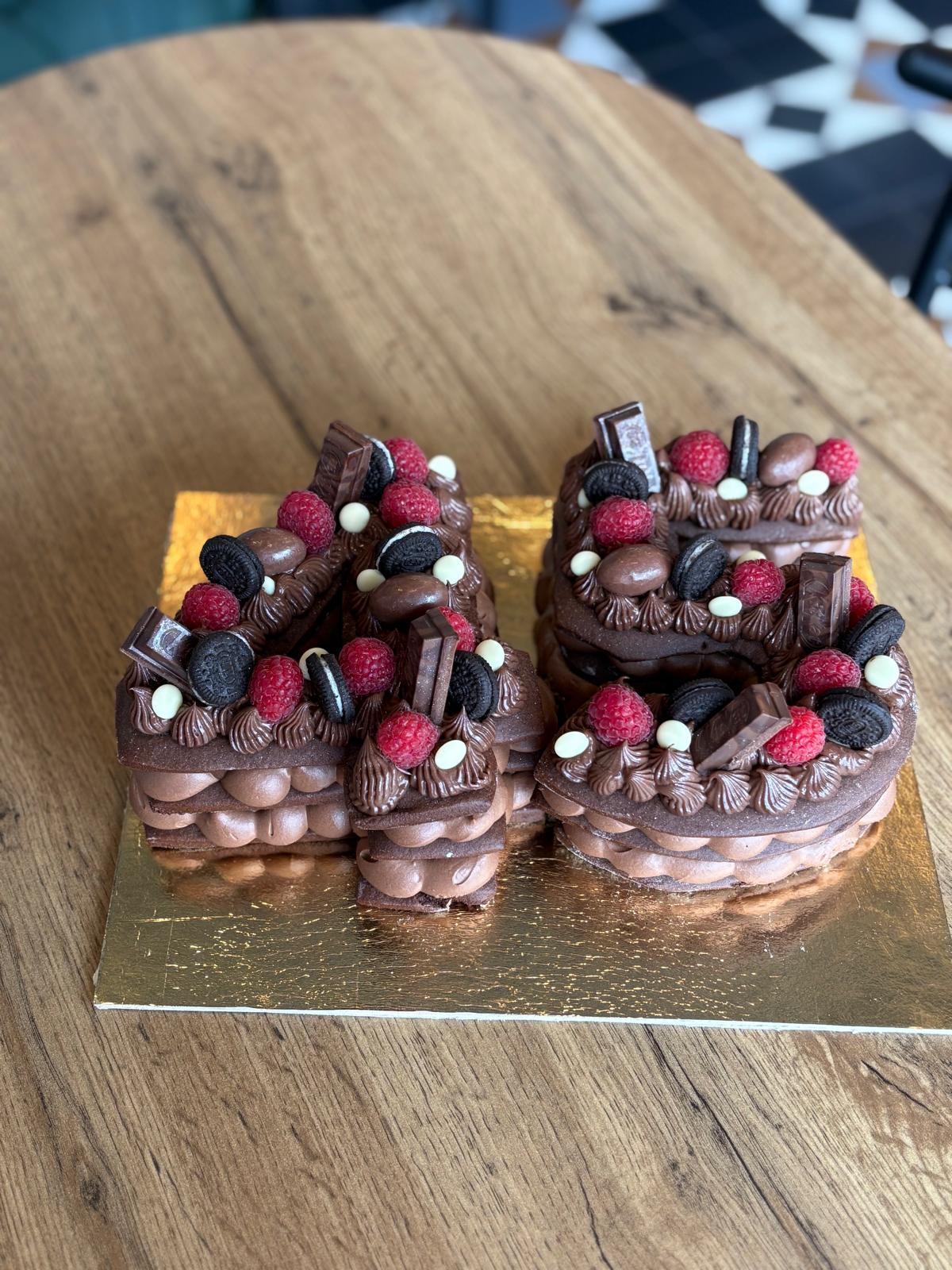 Tort personalizat realizat de Patiferia Artizanal, Otopeni – model 12