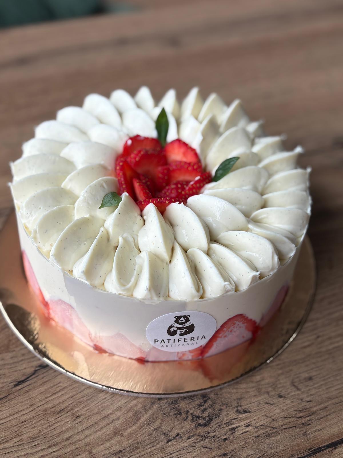 Tort personalizat realizat de Patiferia Artizanal, Otopeni – model 15