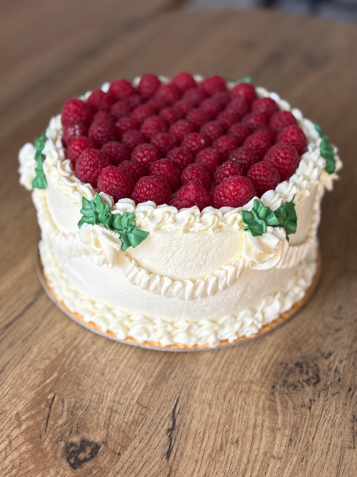 Tort personalizat realizat de Patiferia Artizanal, Otopeni – model 19