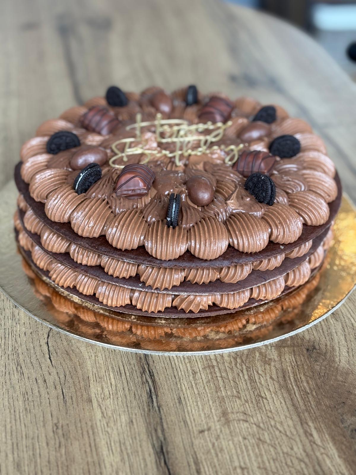 Tort personalizat realizat de Patiferia Artizanal, Otopeni – model 26