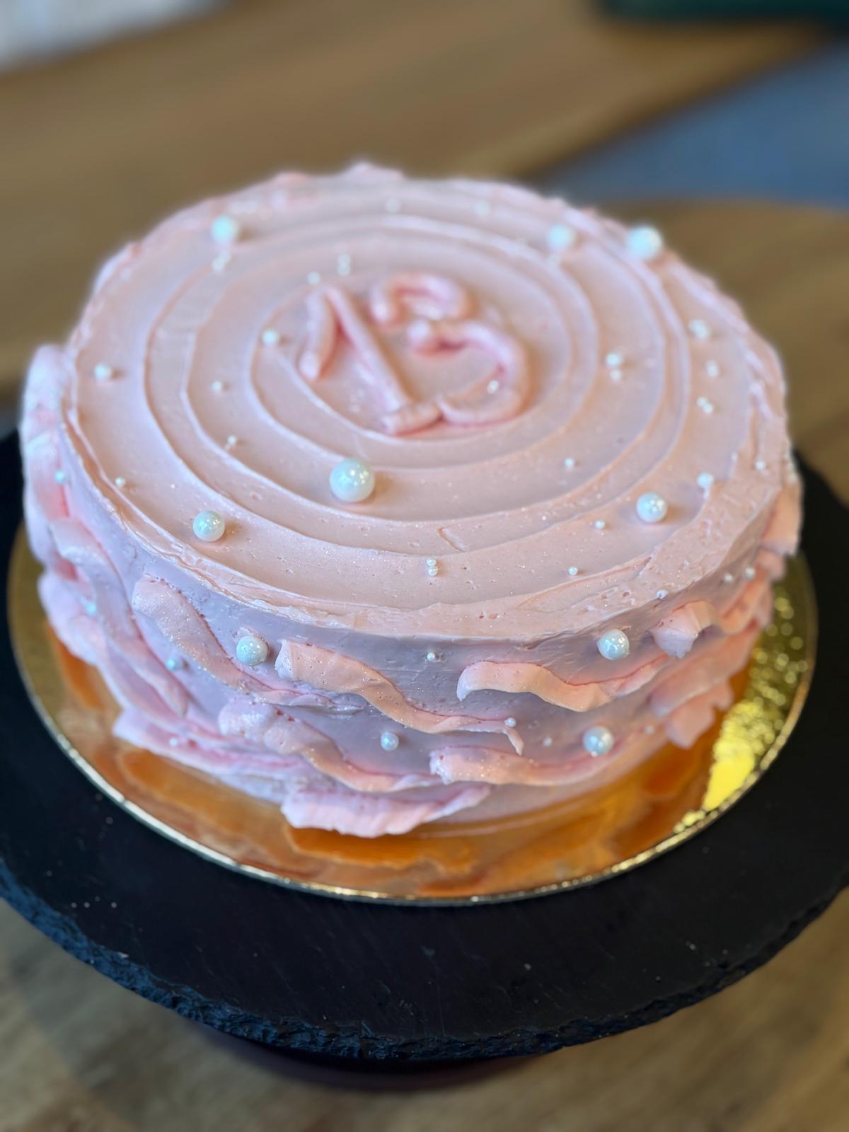 Tort personalizat realizat de Patiferia Artizanal, Otopeni – model 31