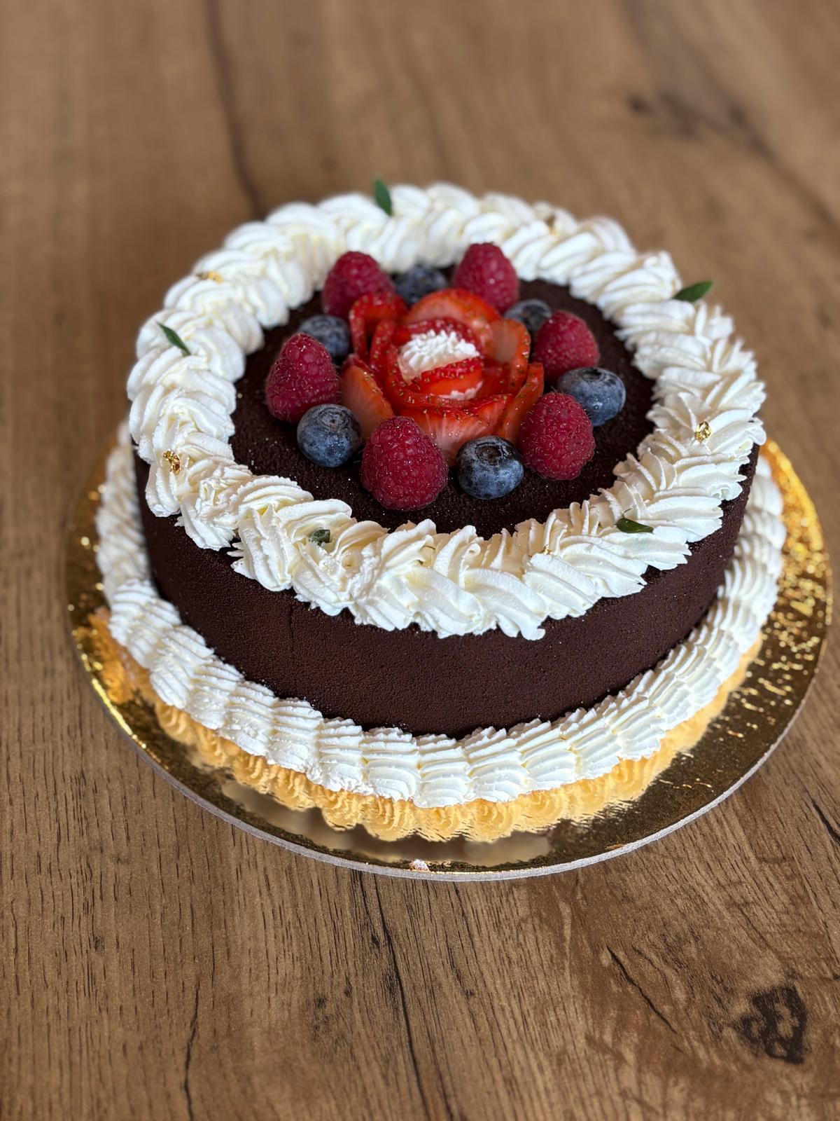 Tort personalizat realizat de Patiferia Artizanal, Otopeni – model 32