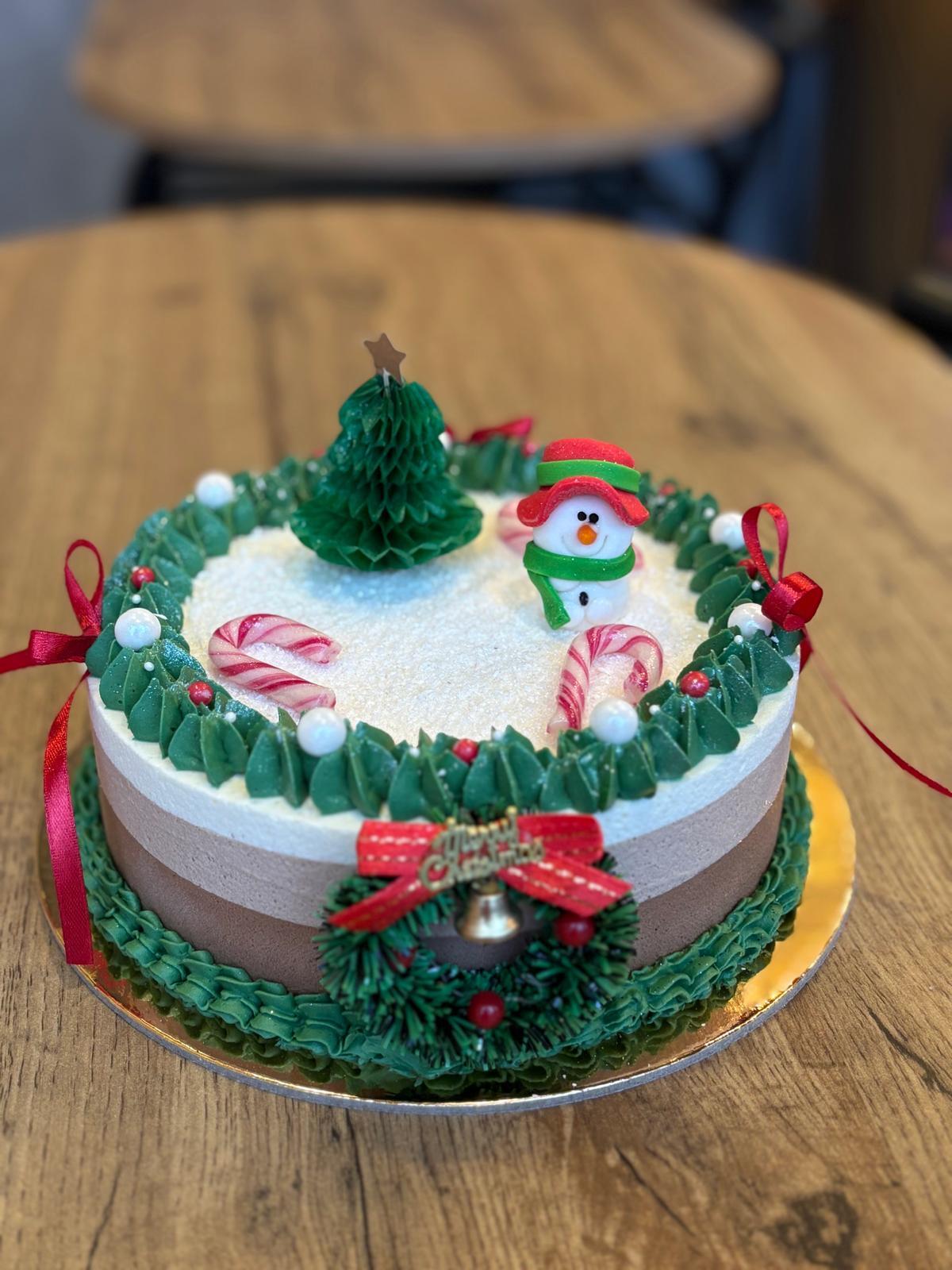 Tort personalizat realizat de Patiferia Artizanal, Otopeni – model 34