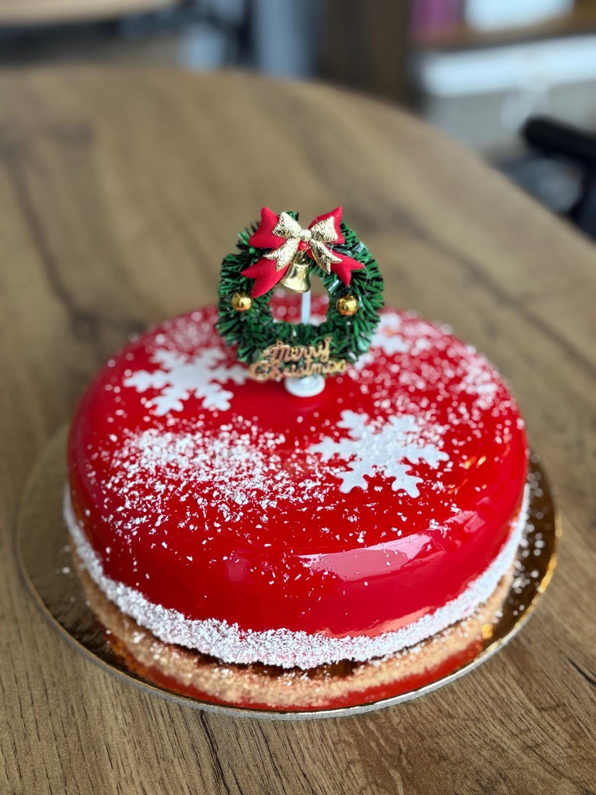 Tort personalizat realizat de Patiferia Artizanal, Otopeni – model 36