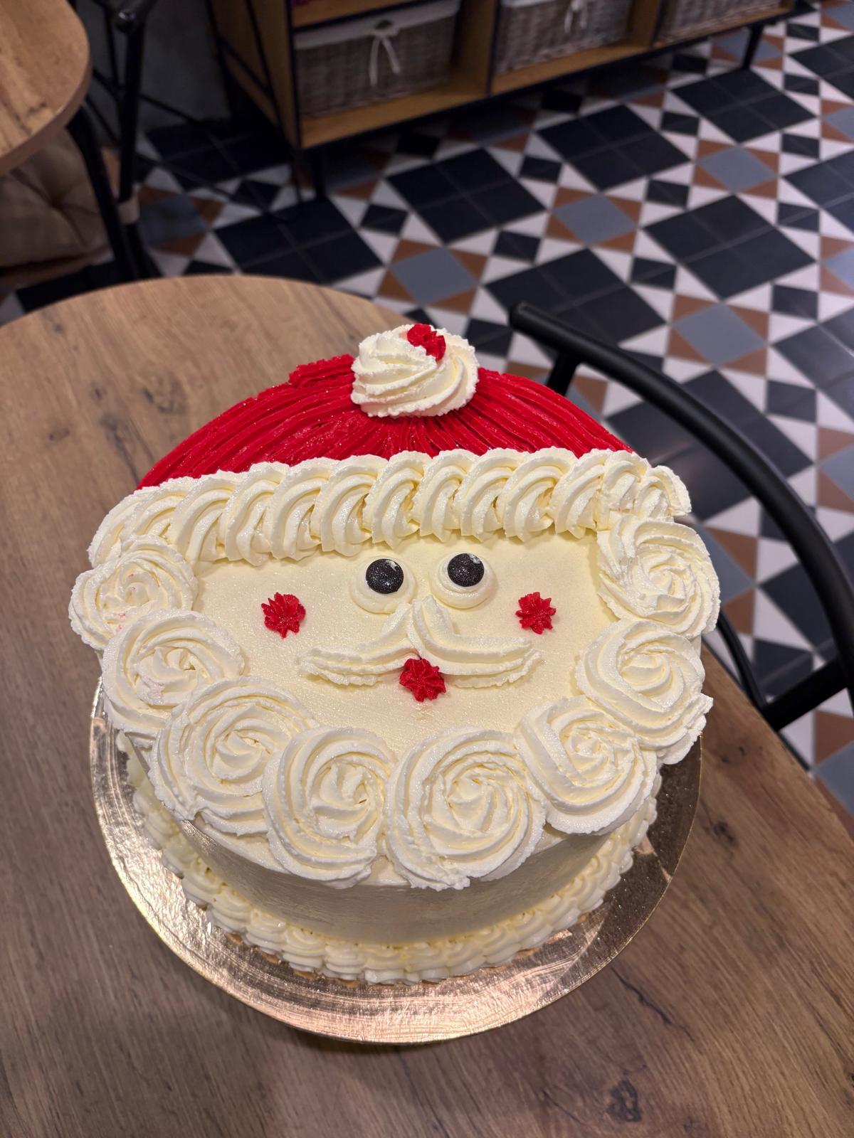 Tort personalizat realizat de Patiferia Artizanal, Otopeni – model 37