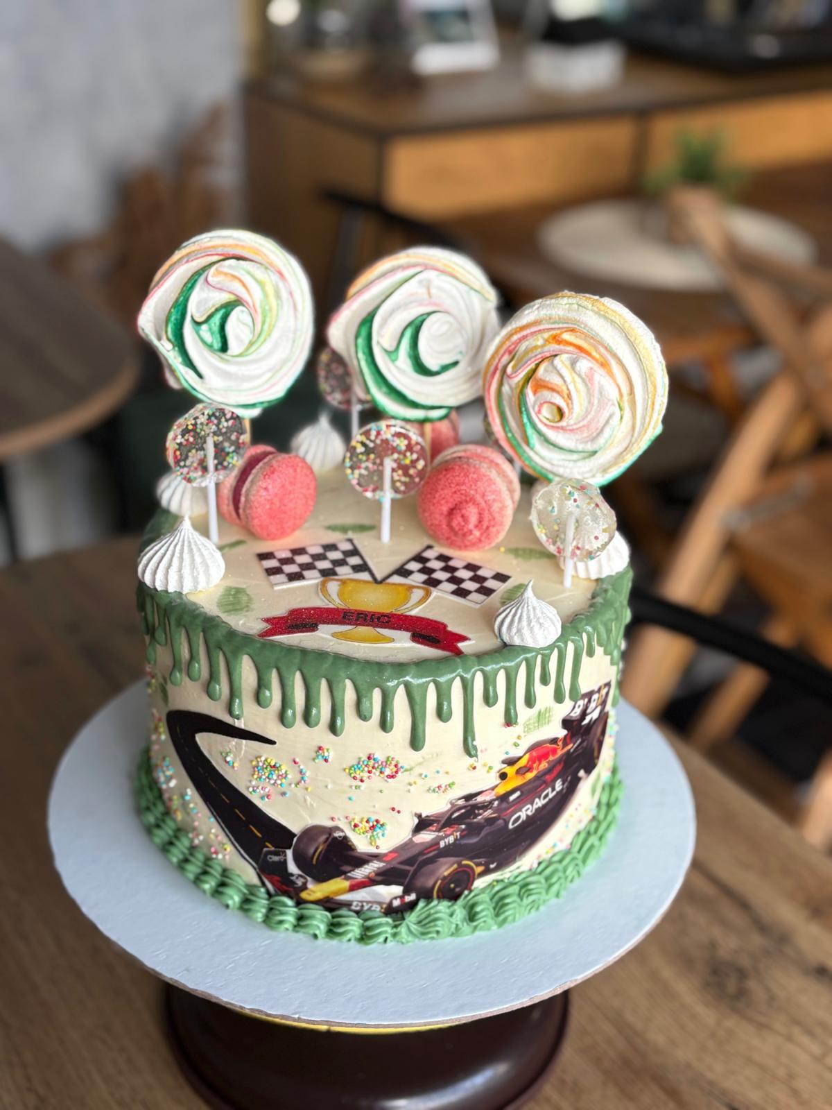 Tort personalizat realizat de Patiferia Artizanal, Otopeni – model 41