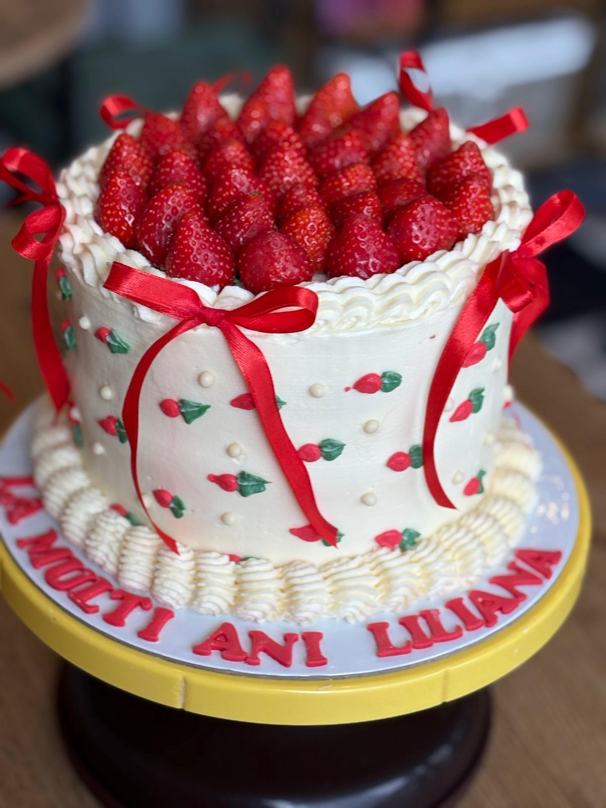 Tort personalizat realizat de Patiferia Artizanal, Otopeni – model 7